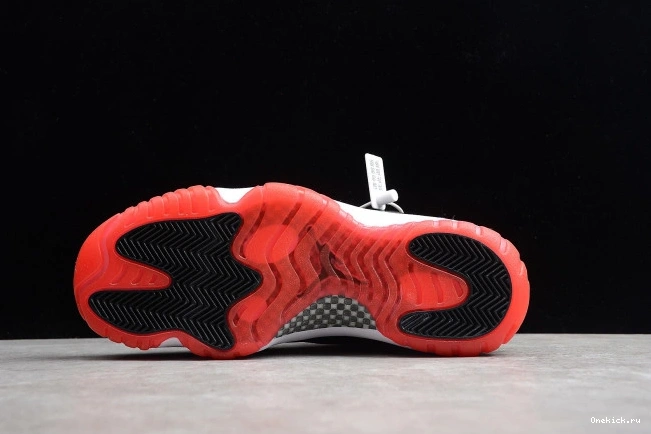 One Kick 11 528895-012 Black  Air 